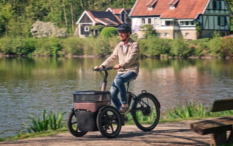 <p>Met de Van Raam Thuja fiets je met extra stabiliteit, overzicht en vertrouwen. Dankzij de twee voorwielen, elektrische ondersteuning en comfortabele zithouding blijft zelfstandig op pad gaan prettig en toegankelijk.</p>